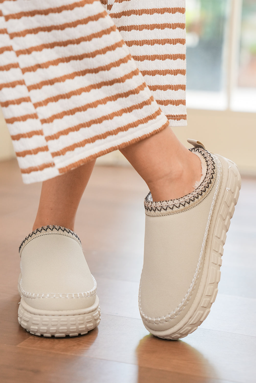 Contrast Stitch Detail Faux Suede Plush Winter Clog Slippers - eAura