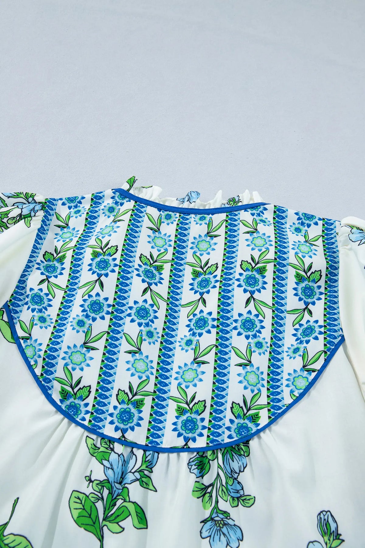 Floral Print Contrast Trim Tie Neck Blouse – White