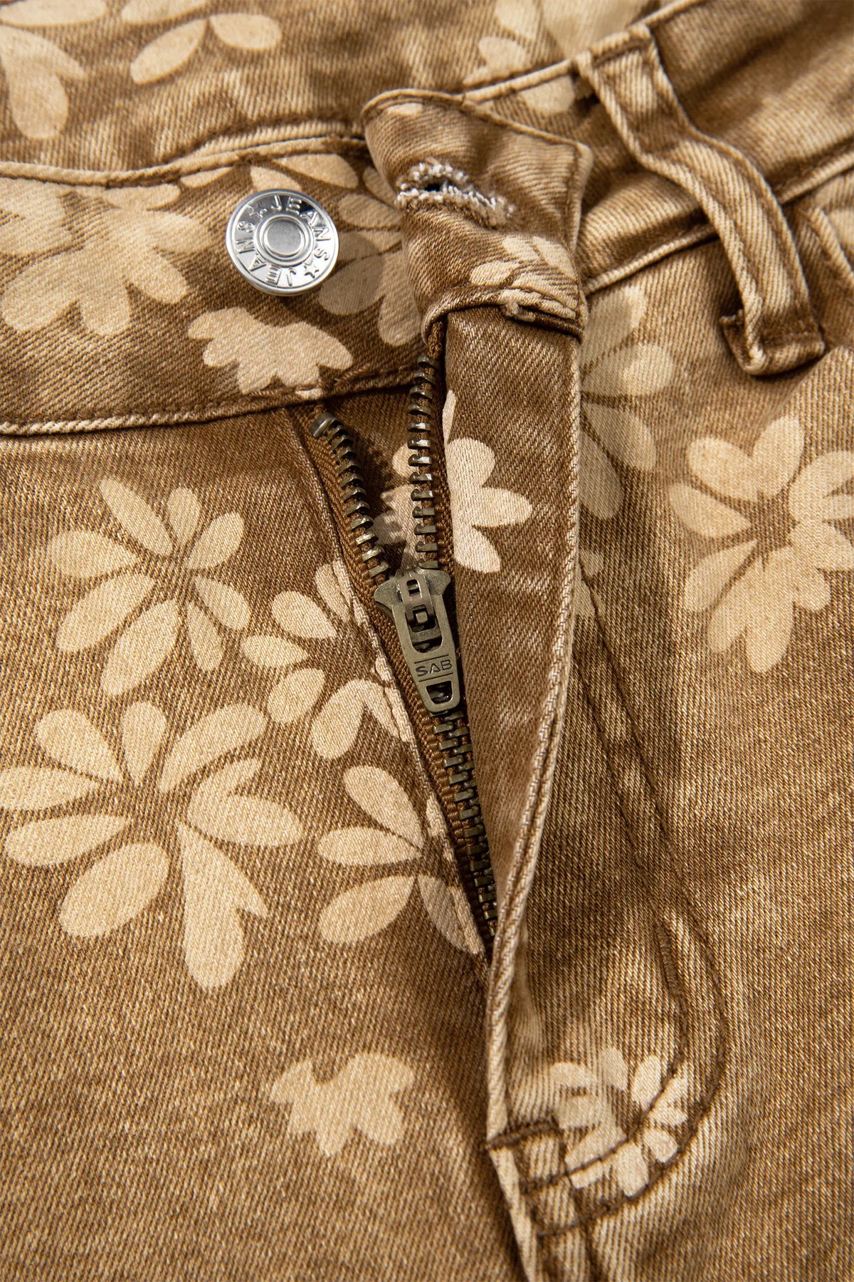 Floral Print Metal Button Pleated Straight Leg Jeans – Khaki