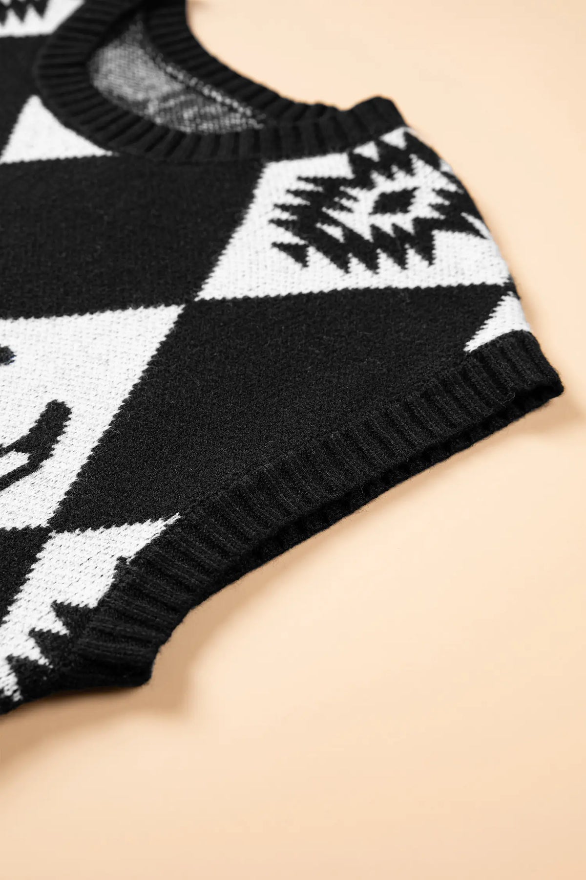 Retro Rhombus Western Print Drop Shoulder Short Sleeve Sweater – Black