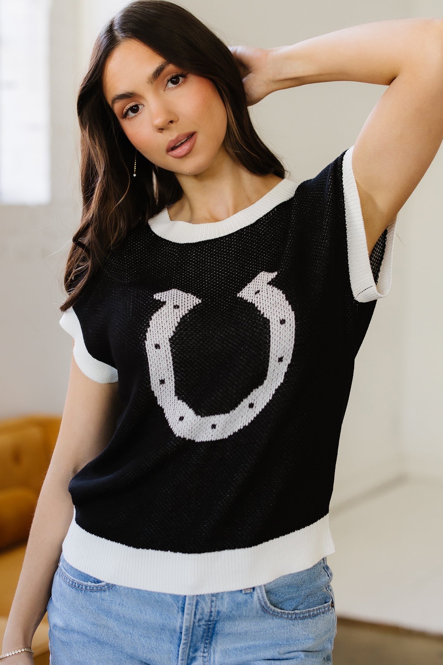 Black Horse Shoe Pattern Contrast Trim Short Sleeve Sweater - Sweaters & Cardigans/Short