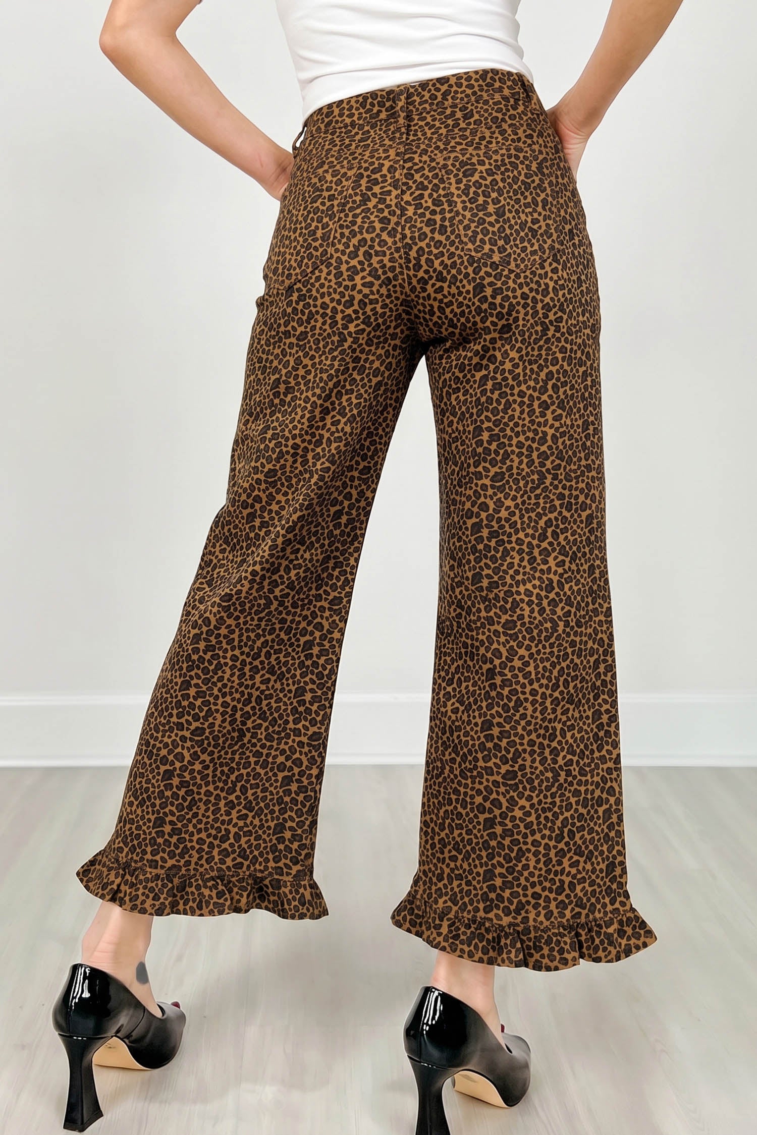Leopard Print Ruffled Hem Shift Jeans – Brown