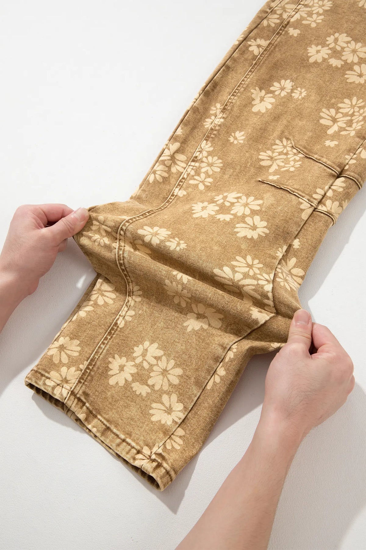 Floral Print Metal Button Pleated Straight Leg Jeans – Khaki