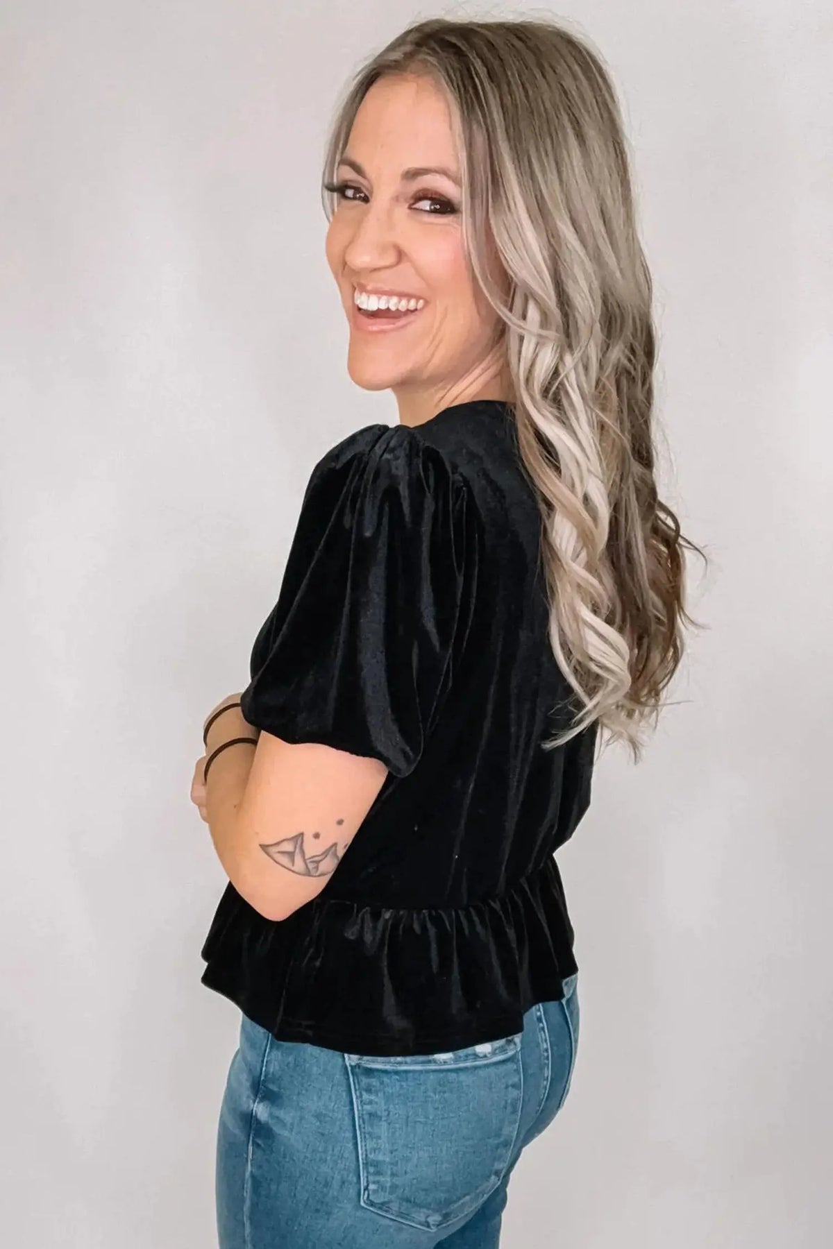 V Neck Bow Decoration Peplum Hem Shift Silhouette Short Sleeve Blouse – Black