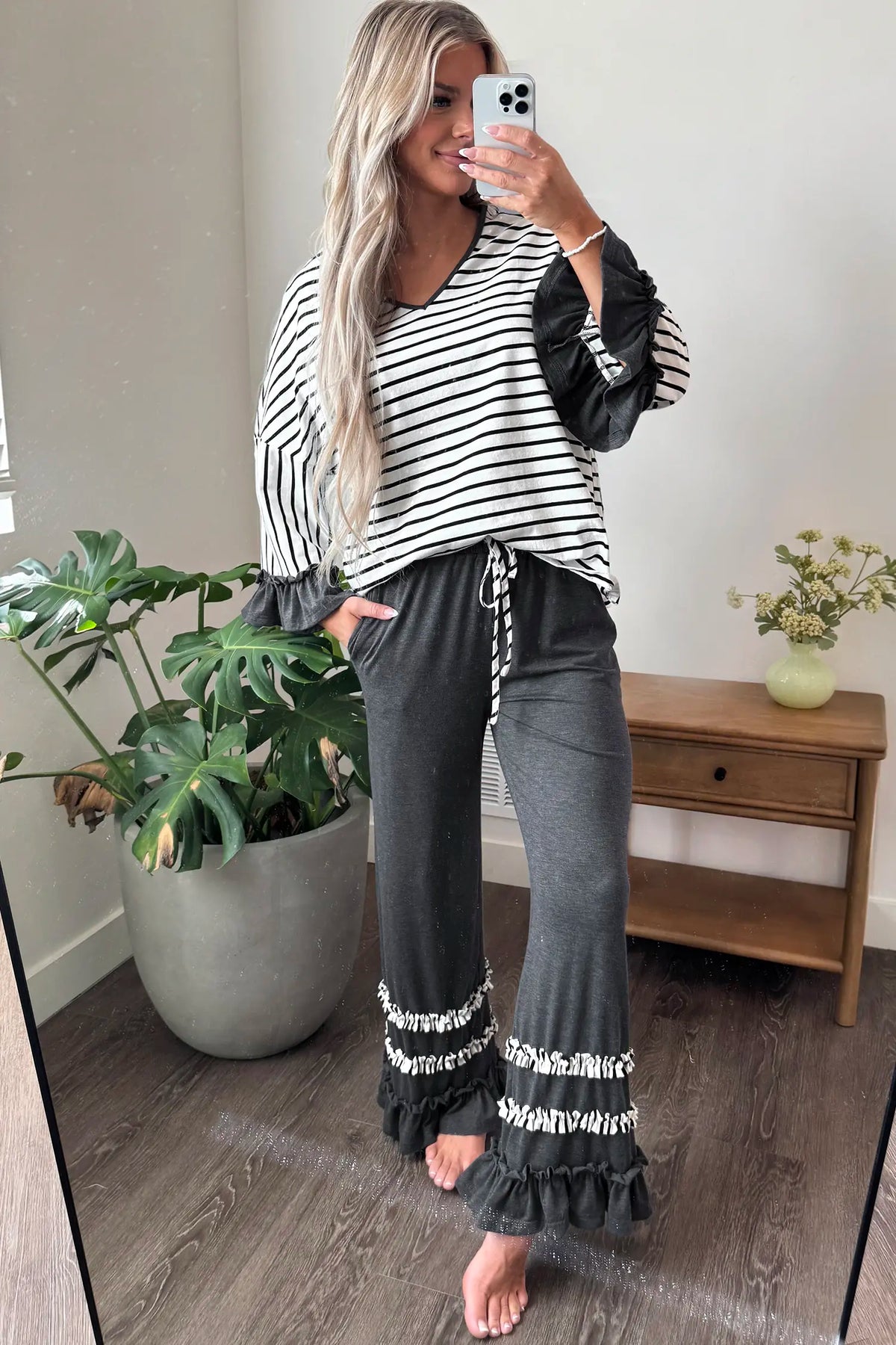 V Neck Ruffle Contrast Sleeve Top Drawstring Pants 2pcs Set – Grey Stripe
