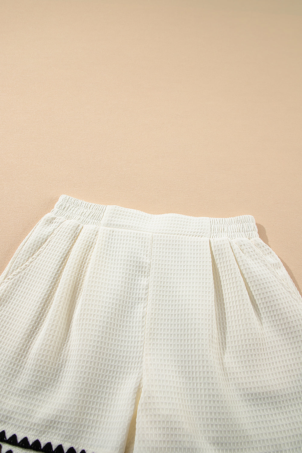 White Waffle Texture Contrast Ricrac Hemline Casual Shorts eAura