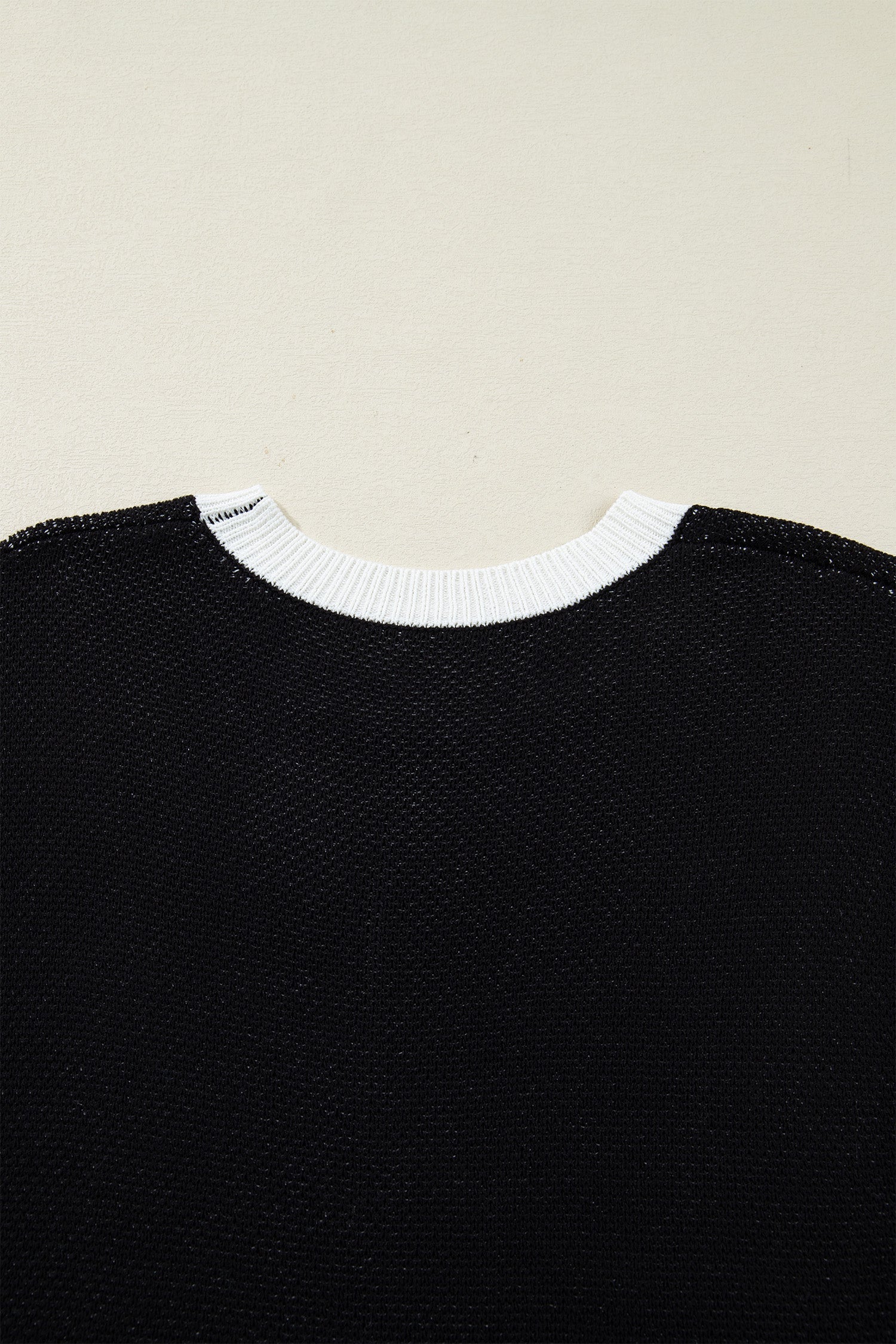 Black Horse Shoe Pattern Contrast Trim Short Sleeve Sweater - Sweaters & Cardigans/Short