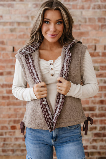 Side Bows Sherpa Fleece Vest – Goat