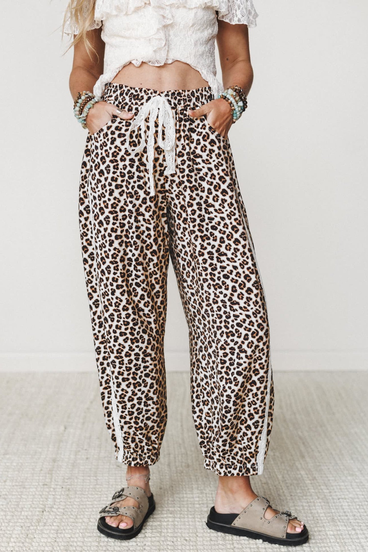 Leopard Print Ankle-Length Elastic Waist Pants – Black