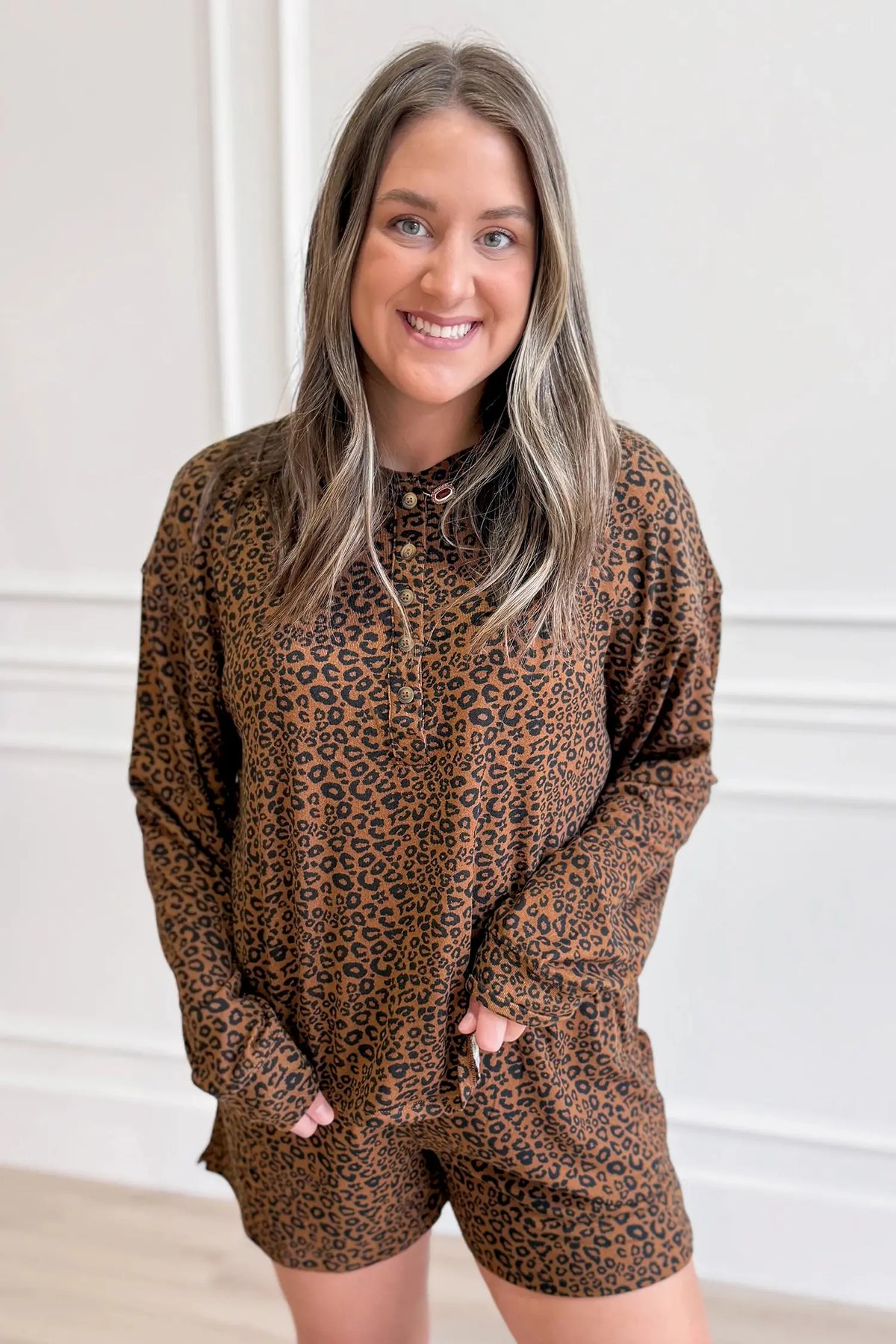 Leopard Print Long Sleeve Henley Top Elastic Waist Shorts 2pcs Outfit – Brown