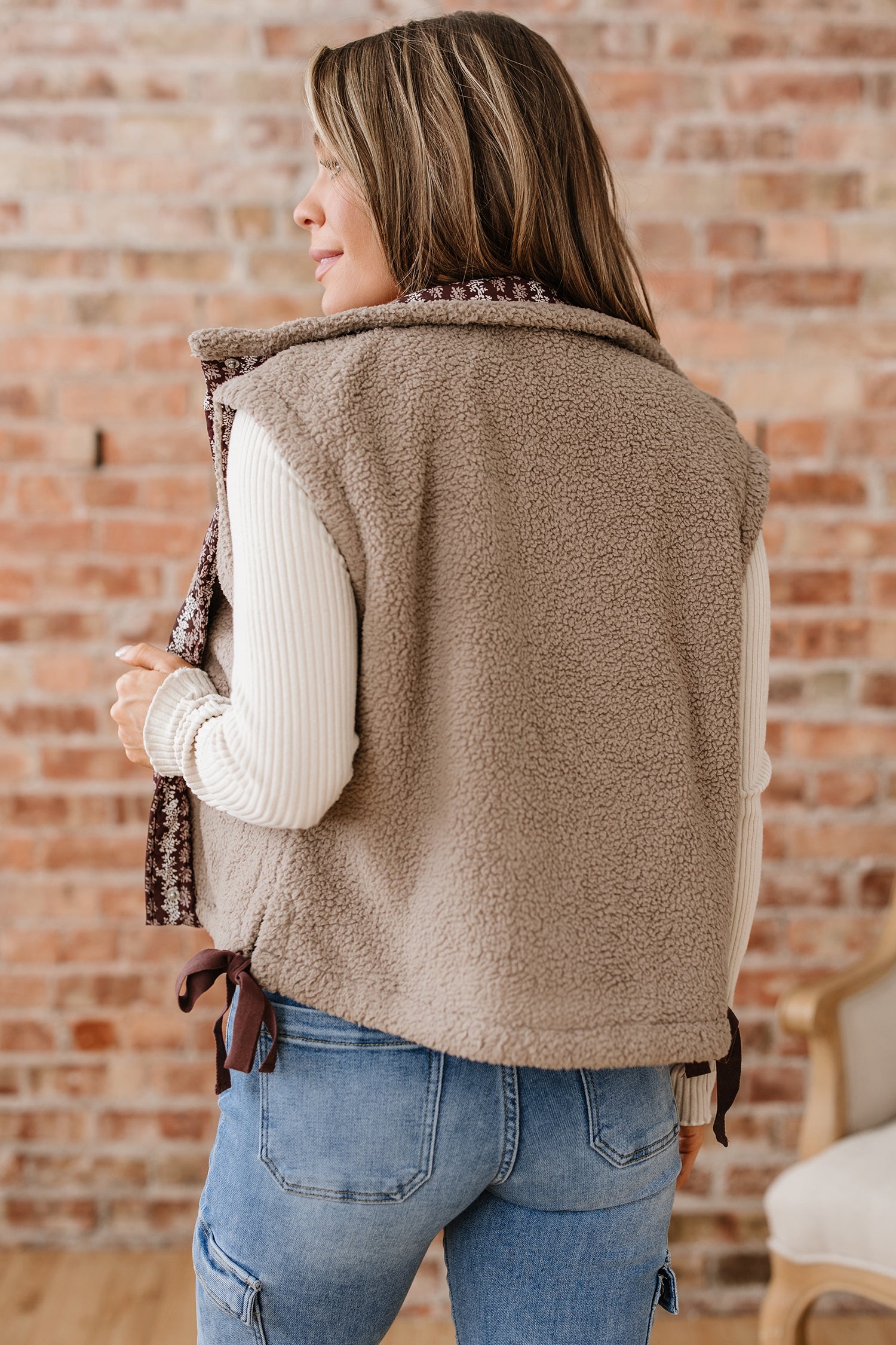 Side Bows Sherpa Fleece Vest – Goat