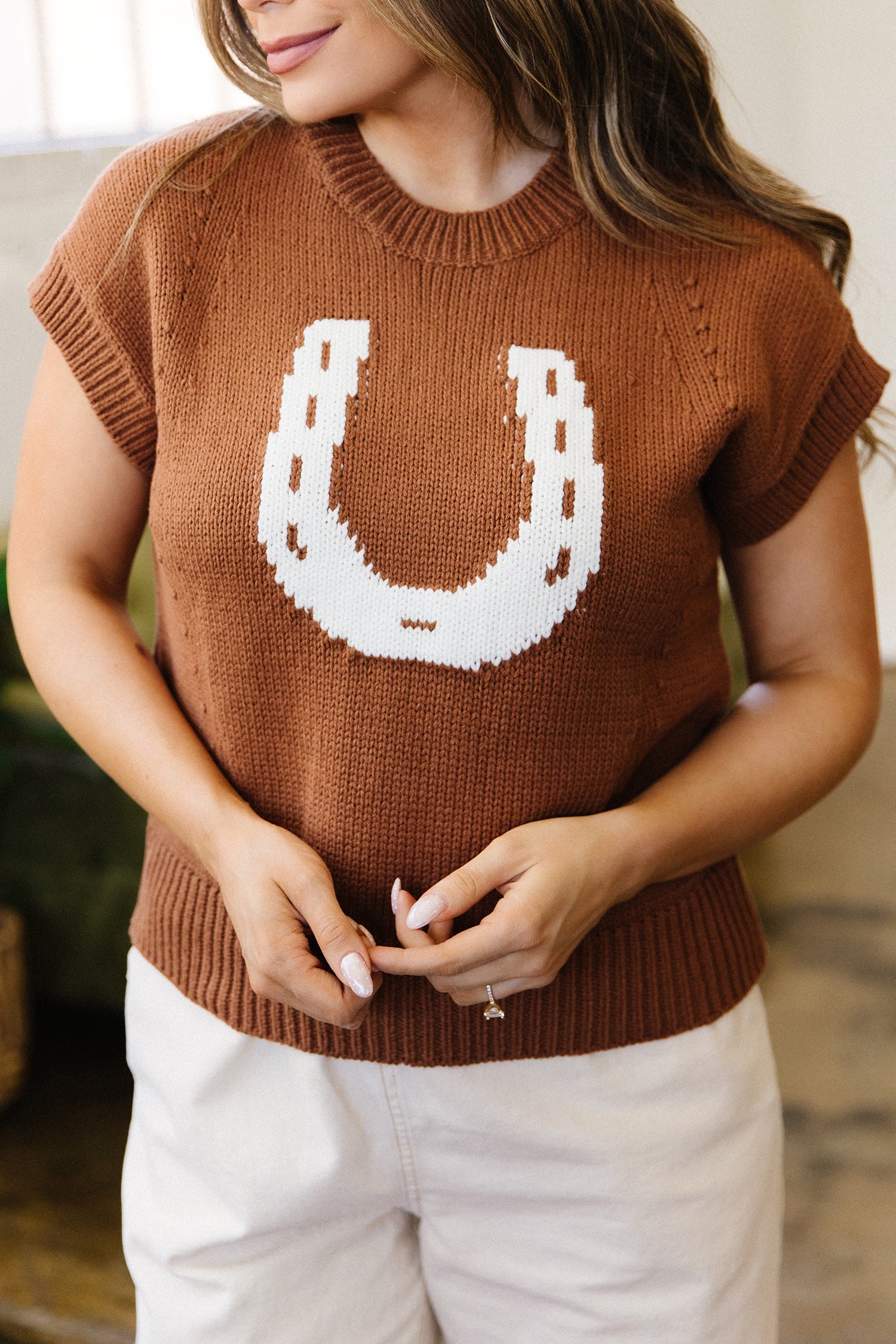 Chestnut Western Horseshoe Pattern Short Sleeve Knit Sweater – Brown