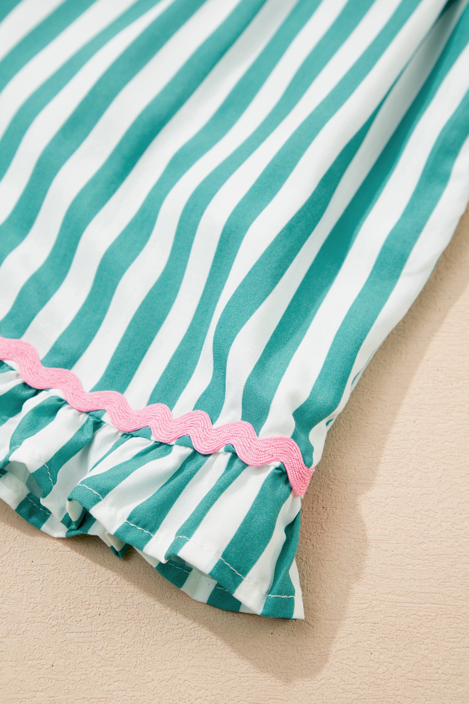 Contrast Ricrac Trim Long Sleeve Shirt Drawstring Ruffled Pajama Short Set – Green Stripe