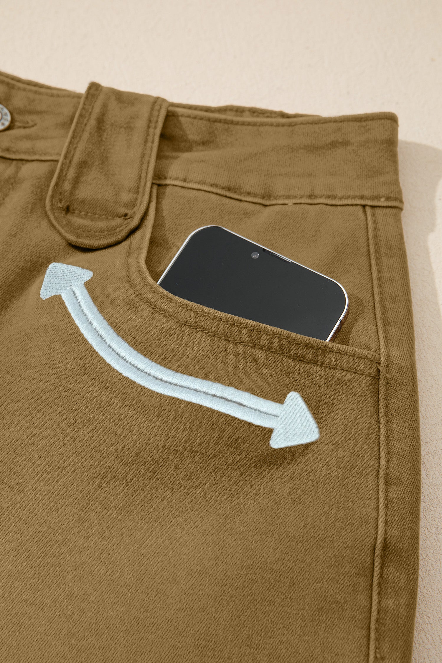 Contrast Arrow Detail Western Denim Shorts – Pale Khaki