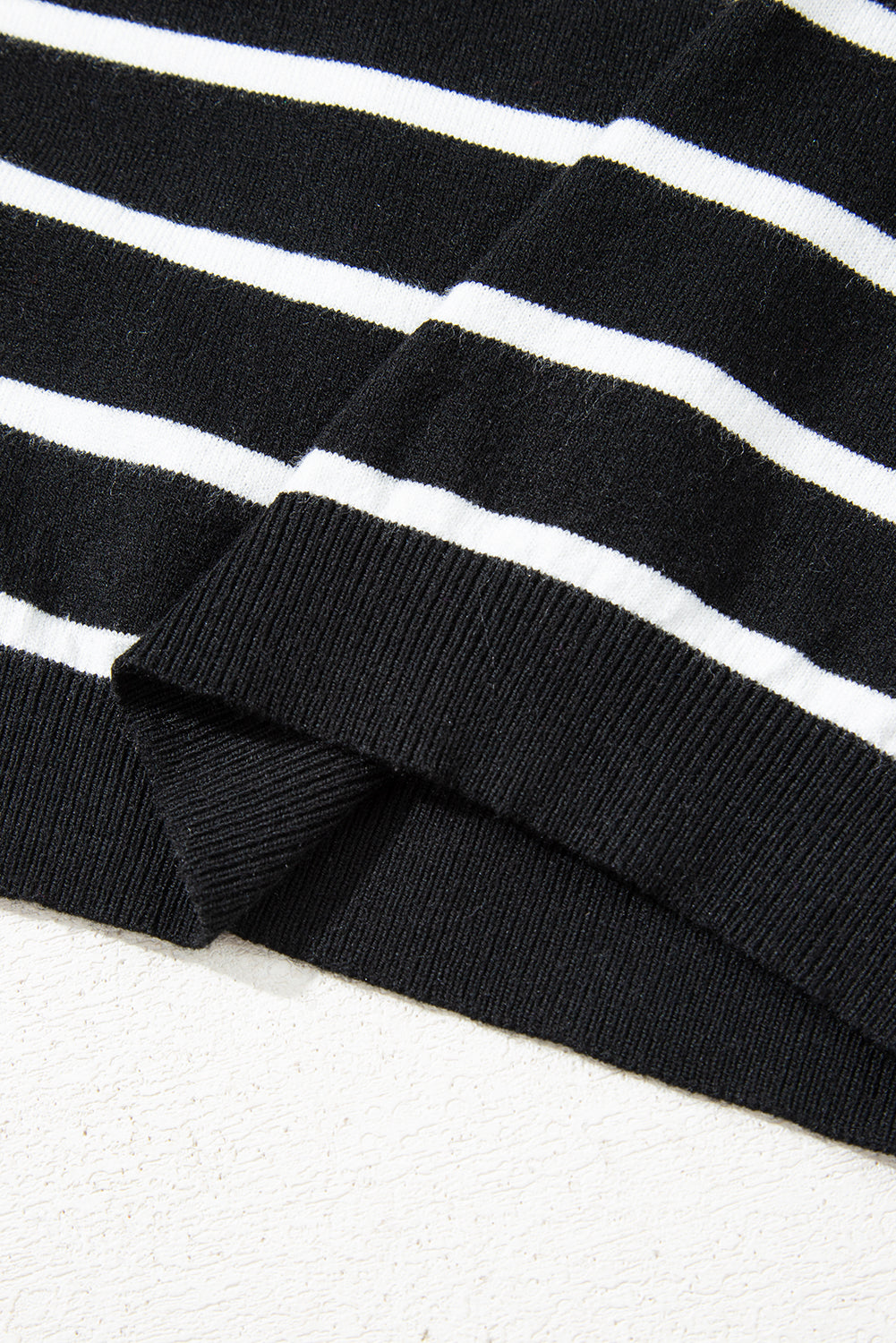 Ribbed Trim Round Neck Bubble Sleeve Knitted Top eAura