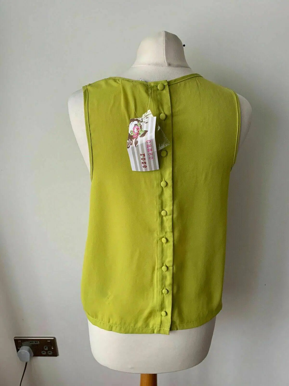 New Look Cameo Rose Sleeveless Top Size 10 Button up on the back - Beagle Boutique Fashion Outlet