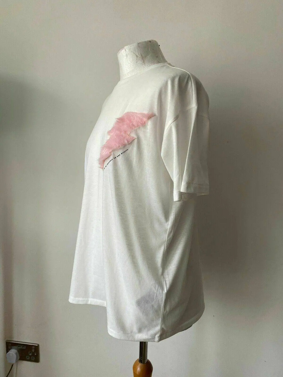 ONLY White T-Shirt With Pink Furry Lightning Box Motif Size M Pit to Pit 21" - Beagle Boutique Fashion Outlet