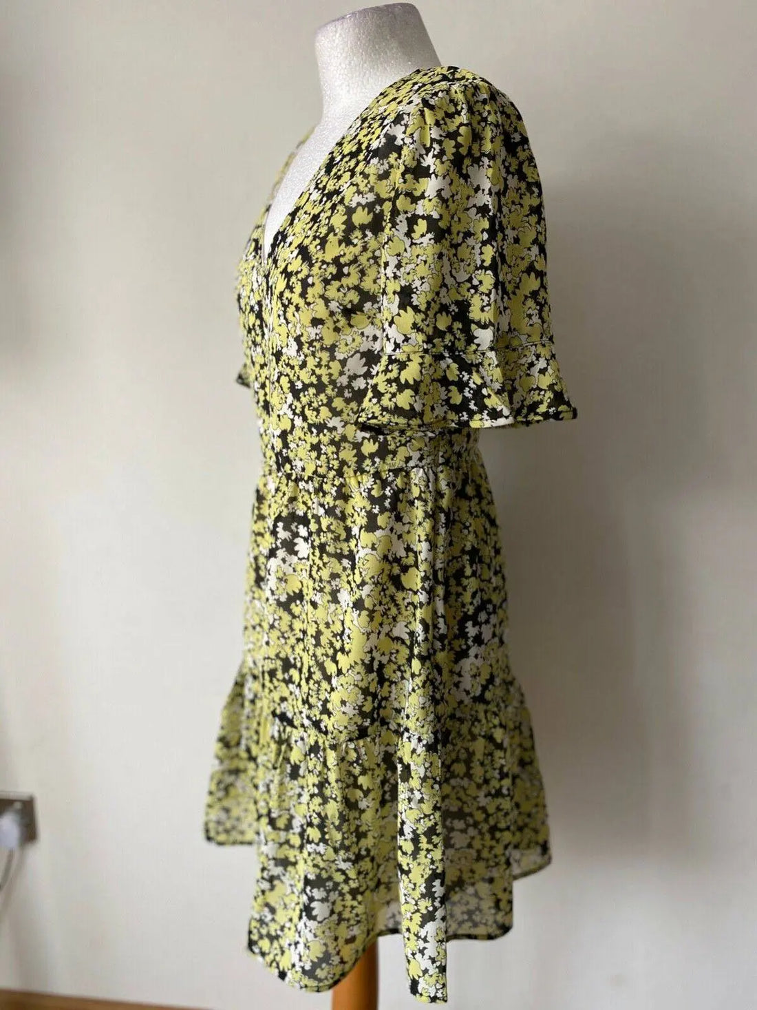 Very Yellow Floral Chiffon Lined Dress Size 12 - BB Fashion Outlet